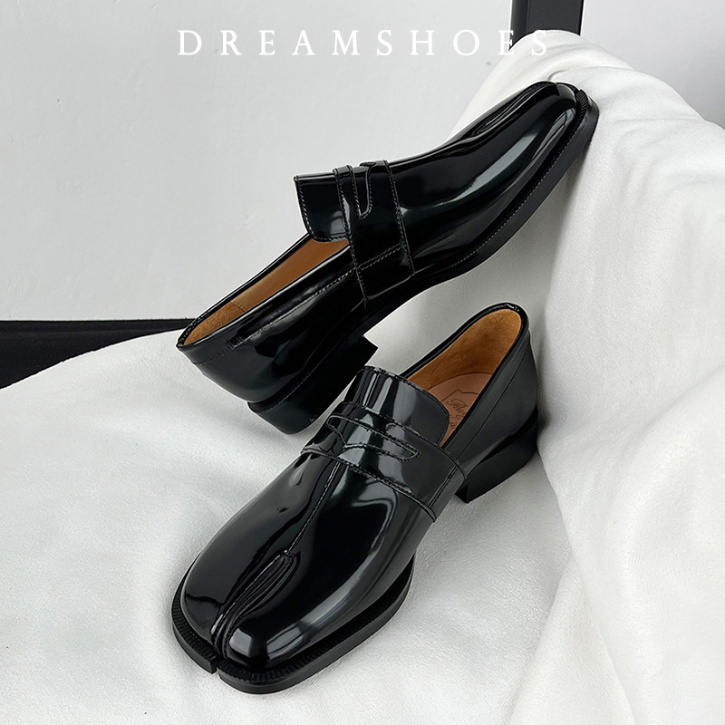 Tabi Shoes Slip On Loafer for  - đánh giá và giá Men'S Shoes Hey Dude